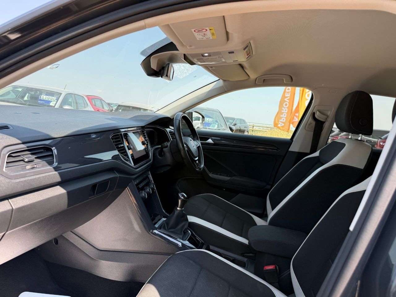 A 2018 VOLKSWAGEN T-ROC 1.5 TSI EVO SEL SUV 5dr Petrol Manual Euro 6 (s/s) (150 ps) A 2018 VOLKSWAGEN T-ROC 1.5 TSI EVO SEL SUV 5dr Petrol Manual Euro 6 (s/s) (150 ps)