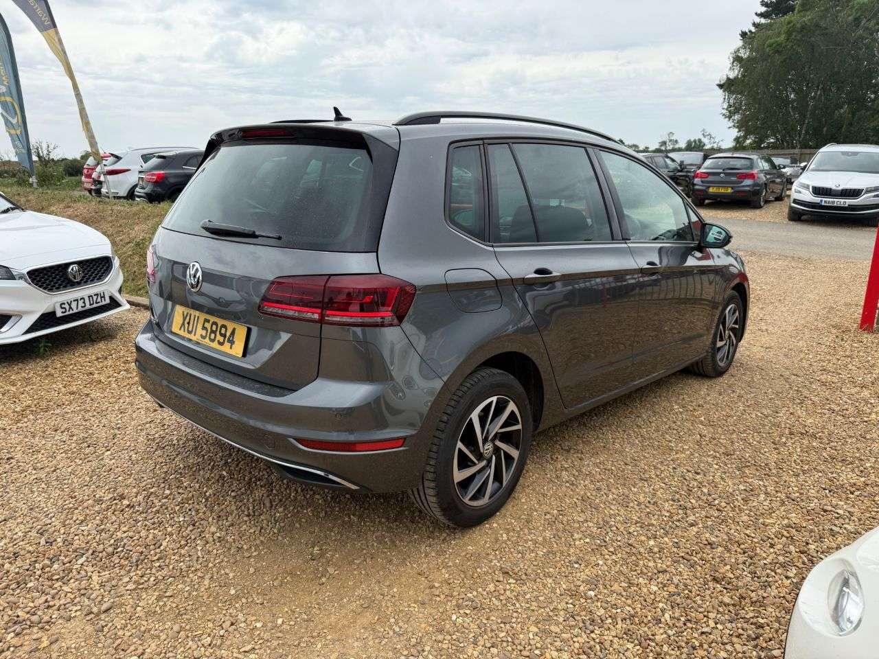 A 2019 VOLKSWAGEN GOLF SV 2.0 TDI Match MPV 5dr Diesel DSG Euro 6 (s/s) (150 ps) A 2019 VOLKSWAGEN GOLF SV 2.0 TDI Match MPV 5dr Diesel DSG Euro 6 (s/s) (150 ps)