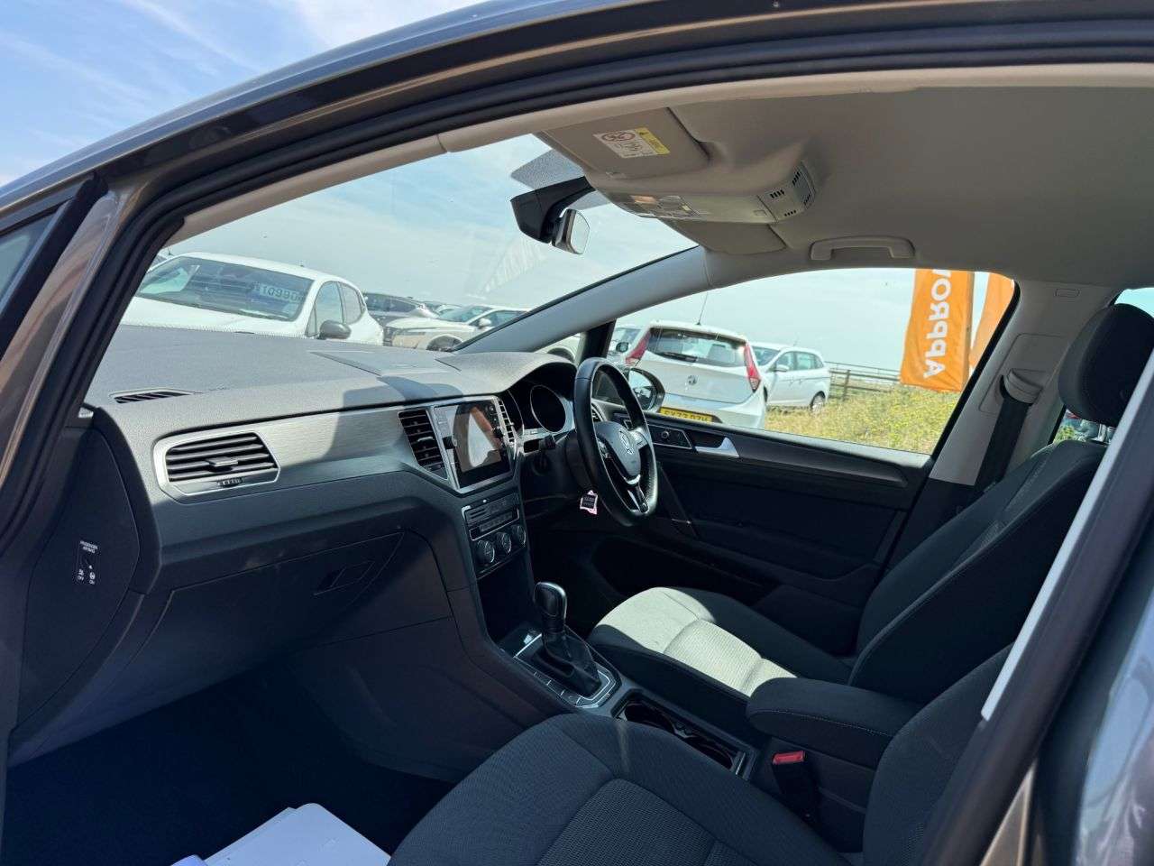 A 2019 VOLKSWAGEN GOLF SV 2.0 TDI Match MPV 5dr Diesel DSG Euro 6 (s/s) (150 ps) A 2019 VOLKSWAGEN GOLF SV 2.0 TDI Match MPV 5dr Diesel DSG Euro 6 (s/s) (150 ps)