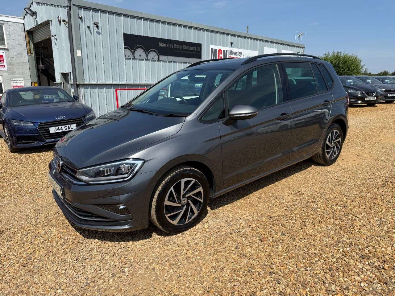 A 2019 VOLKSWAGEN GOLF SV 2.0 TDI Match MPV 5dr Diesel DSG Euro 6 (s/s) (150 ps) A 2019 VOLKSWAGEN GOLF SV 2.0 TDI Match MPV 5dr Diesel DSG Euro 6 (s/s) (150 ps)