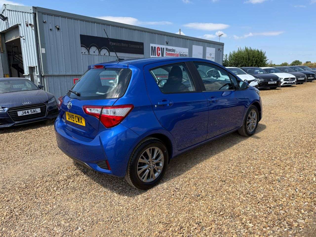 A 2019 TOYOTA YARIS 1.5 VVT-i Icon Hatchback 5dr Petrol Manual Euro 6 (111 ps) A 2019 TOYOTA YARIS 1.5 VVT-i Icon Hatchback 5dr Petrol Manual Euro 6 (111 ps)