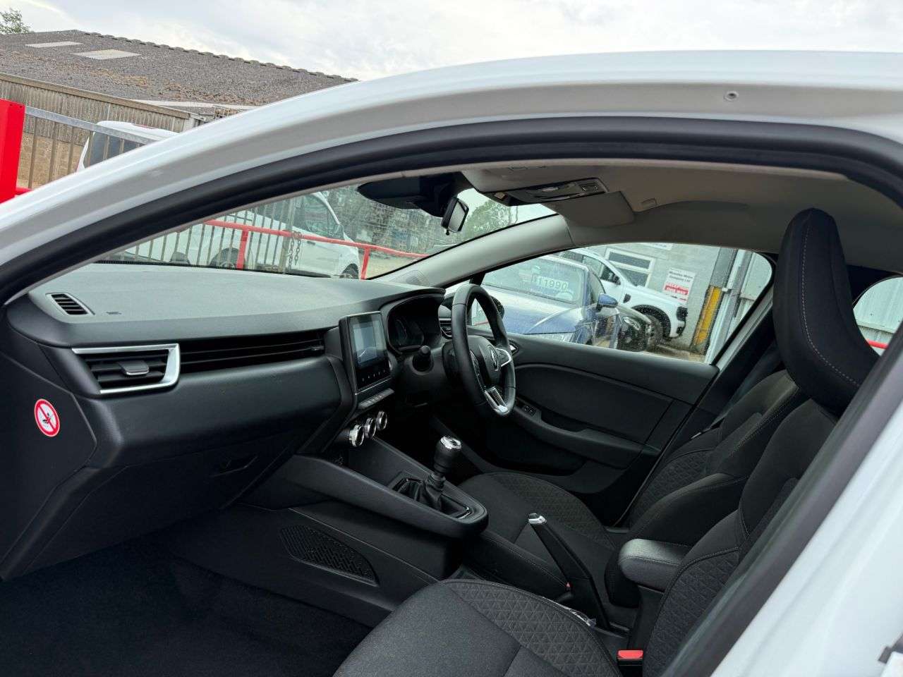 A 2023 RENAULT CLIO 1.0 TCe Evolution Hatchback 5dr Petrol Manual Euro 6 (s/s) (90 ps) A 2023 RENAULT CLIO 1.0 TCe Evolution Hatchback 5dr Petrol Manual Euro 6 (s/s) (90 ps)