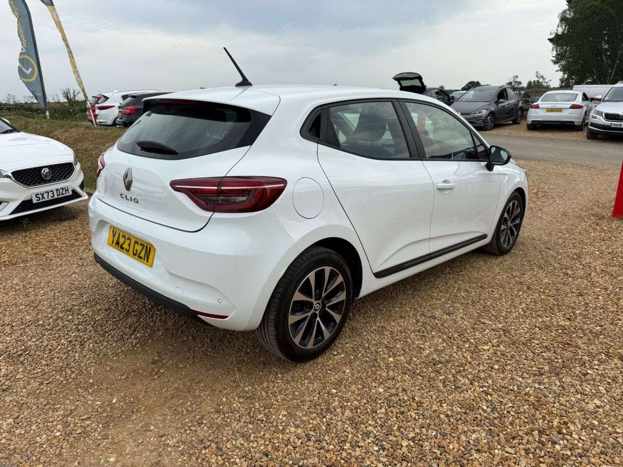 A 2023 RENAULT CLIO 1.0 TCe Evolution Hatchback 5dr Petrol Manual Euro 6 (s/s) (90 ps) A 2023 RENAULT CLIO 1.0 TCe Evolution Hatchback 5dr Petrol Manual Euro 6 (s/s) (90 ps)