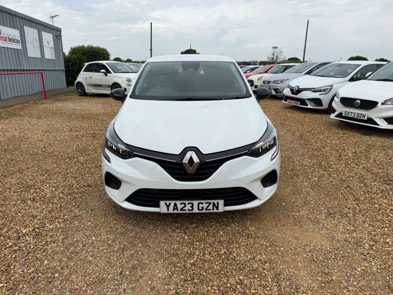 A 2023 RENAULT CLIO 1.0 TCe Evolution Hatchback 5dr Petrol Manual Euro 6 (s/s) (90 ps) A 2023 RENAULT CLIO 1.0 TCe Evolution Hatchback 5dr Petrol Manual Euro 6 (s/s) (90 ps)