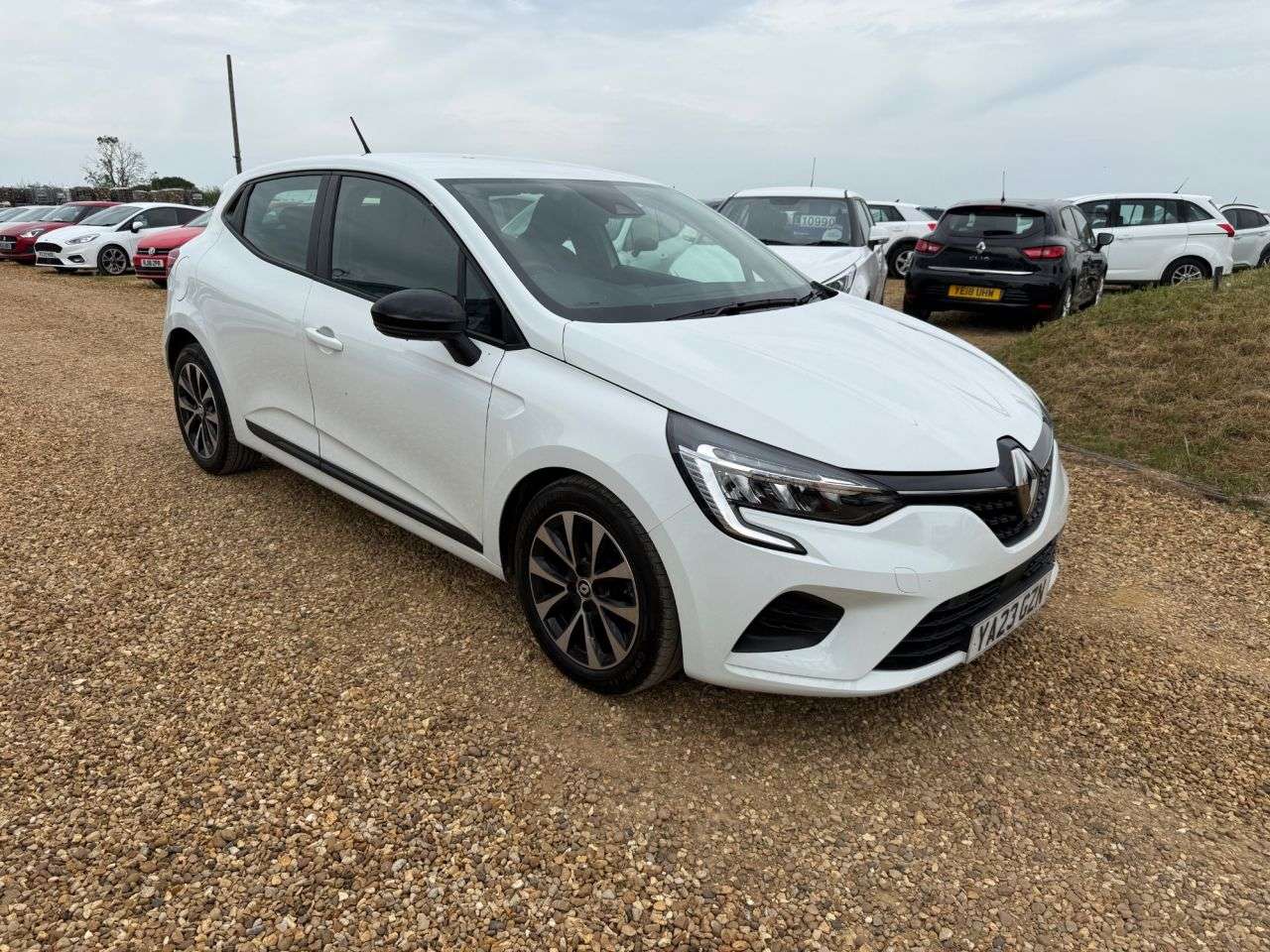 A 2023 RENAULT CLIO 1.0 TCe Evolution Hatchback 5dr Petrol Manual Euro 6 (s/s) (90 ps) A 2023 RENAULT CLIO 1.0 TCe Evolution Hatchback 5dr Petrol Manual Euro 6 (s/s) (90 ps)