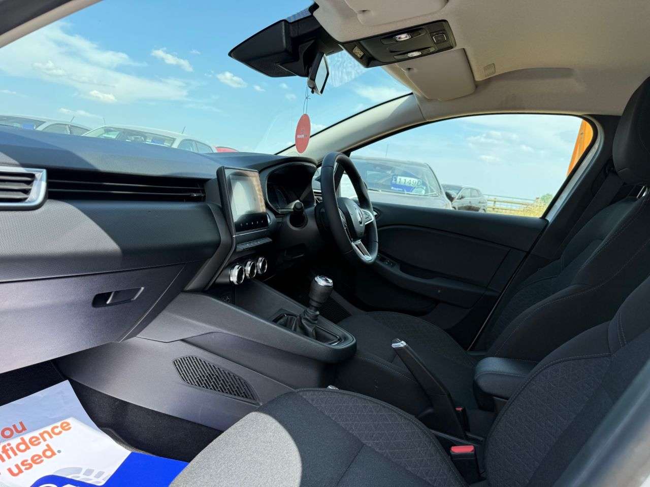 A 2023 RENAULT CLIO 1.0 TCe Evolution Hatchback 5dr Petrol Manual Euro 6 (s/s) (90 ps) A 2023 RENAULT CLIO 1.0 TCe Evolution Hatchback 5dr Petrol Manual Euro 6 (s/s) (90 ps)