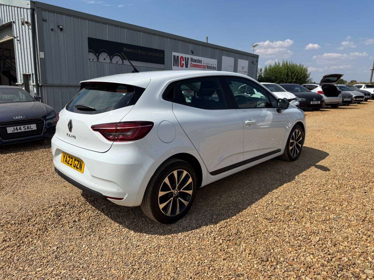 A 2023 RENAULT CLIO 1.0 TCe Evolution Hatchback 5dr Petrol Manual Euro 6 (s/s) (90 ps) A 2023 RENAULT CLIO 1.0 TCe Evolution Hatchback 5dr Petrol Manual Euro 6 (s/s) (90 ps)