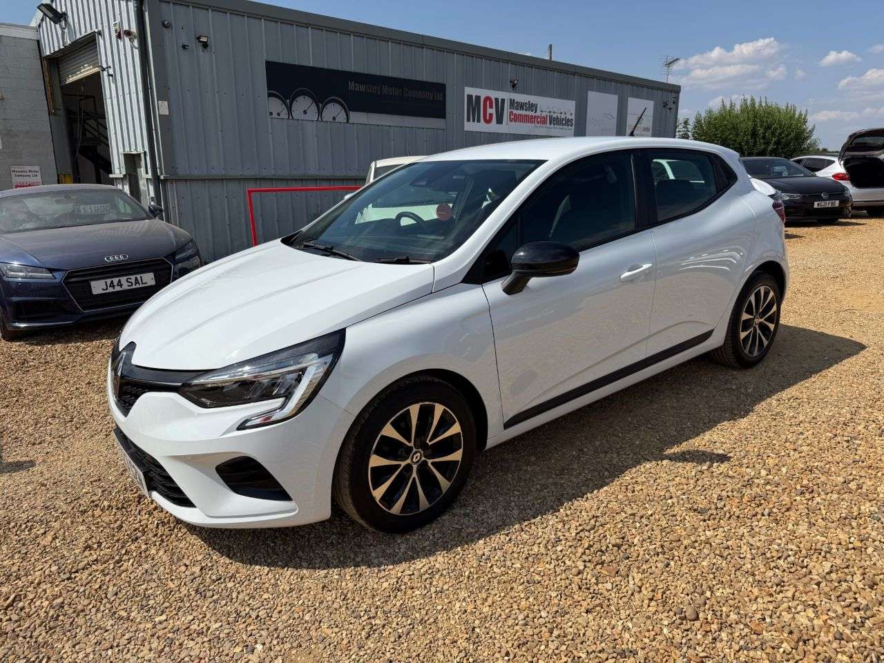 A 2023 RENAULT CLIO 1.0 TCe Evolution Hatchback 5dr Petrol Manual Euro 6 (s/s) (90 ps) A 2023 RENAULT CLIO 1.0 TCe Evolution Hatchback 5dr Petrol Manual Euro 6 (s/s) (90 ps)