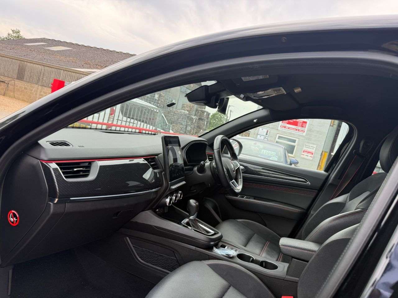 A 2022 RENAULT ARKANA 1.3 TCe MHEV r.s. line SUV 5dr Petrol EDC 2WD Euro 6 (s/s) (140 ps) A 2022 RENAULT ARKANA 1.3 TCe MHEV r.s. line SUV 5dr Petrol EDC 2WD Euro 6 (s/s) (140 ps)