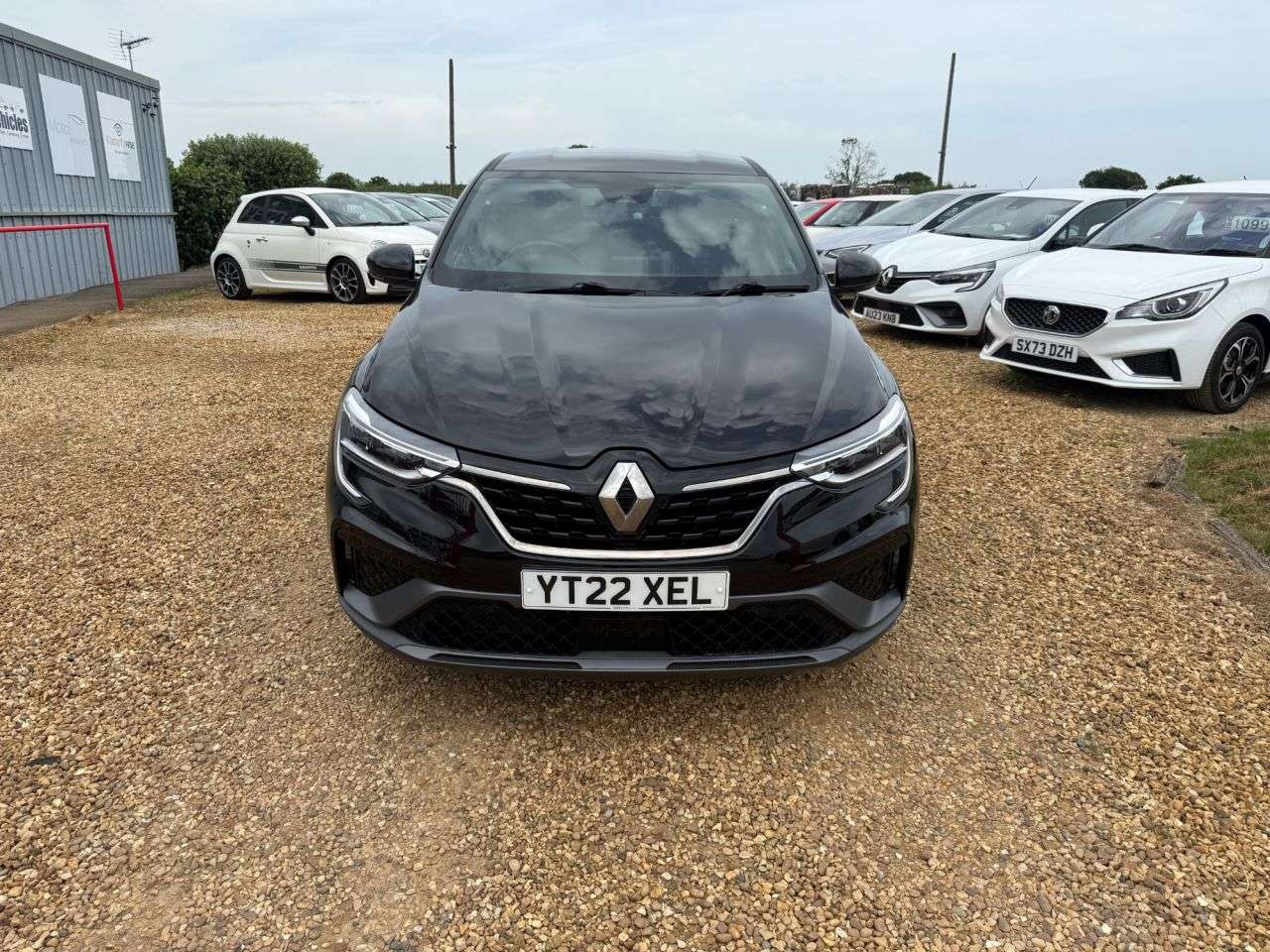 A 2022 RENAULT ARKANA 1.3 TCe MHEV r.s. line SUV 5dr Petrol EDC 2WD Euro 6 (s/s) (140 ps) A 2022 RENAULT ARKANA 1.3 TCe MHEV r.s. line SUV 5dr Petrol EDC 2WD Euro 6 (s/s) (140 ps)
