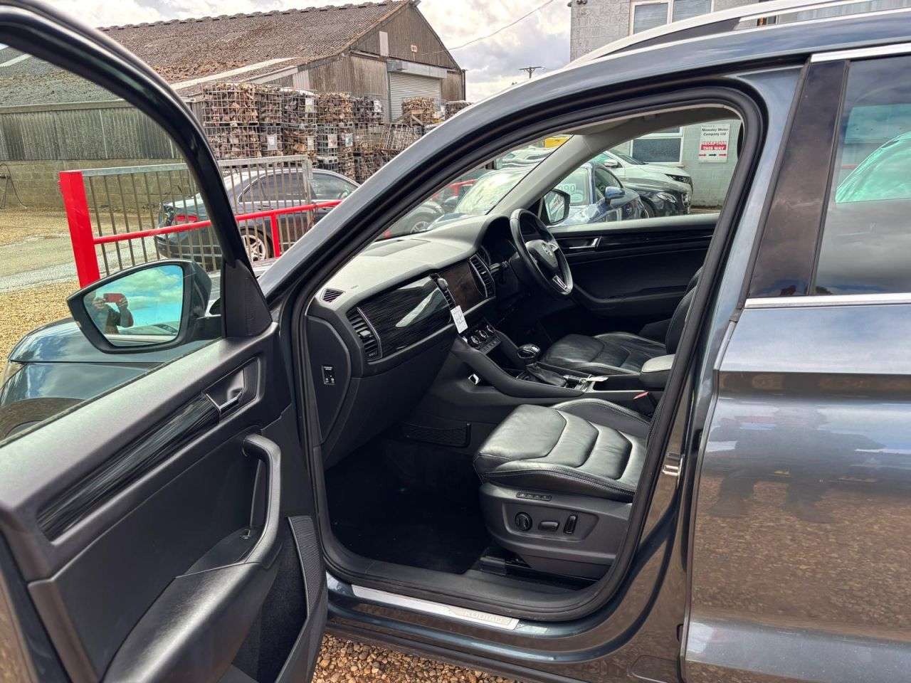 A 2017 SKODA KODIAQ 2.0 TDI Edition SUV 5dr Diesel DSG 4WD Euro 6 (s/s) (7 Seat) (190 ps) A 2017 SKODA KODIAQ 2.0 TDI Edition SUV 5dr Diesel DSG 4WD Euro 6 (s/s) (7 Seat) (190 ps)