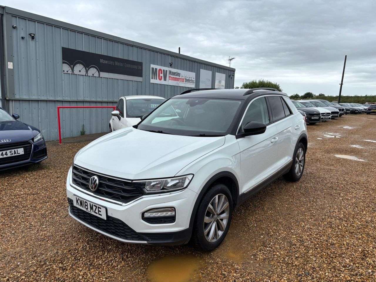 A 2018 VOLKSWAGEN T-ROC 1.0 TSI Design SUV 5dr Petrol Manual Euro 6 (s/s) (115 ps) A 2018 VOLKSWAGEN T-ROC 1.0 TSI Design SUV 5dr Petrol Manual Euro 6 (s/s) (115 ps)