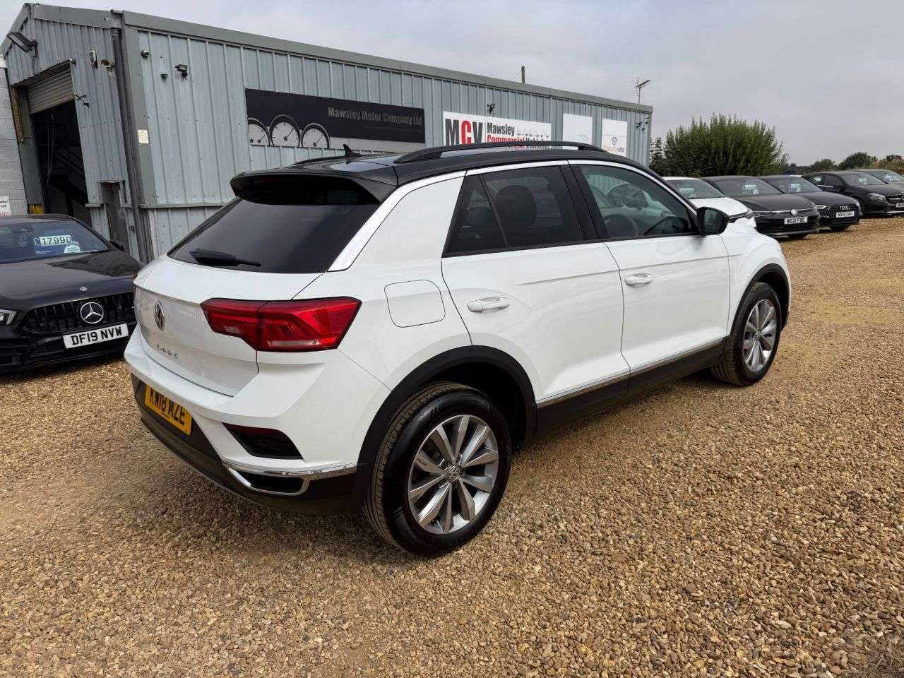 A 2018 VOLKSWAGEN T-ROC 1.0 TSI Design SUV 5dr Petrol Manual Euro 6 (s/s) (115 ps) A 2018 VOLKSWAGEN T-ROC 1.0 TSI Design SUV 5dr Petrol Manual Euro 6 (s/s) (115 ps)