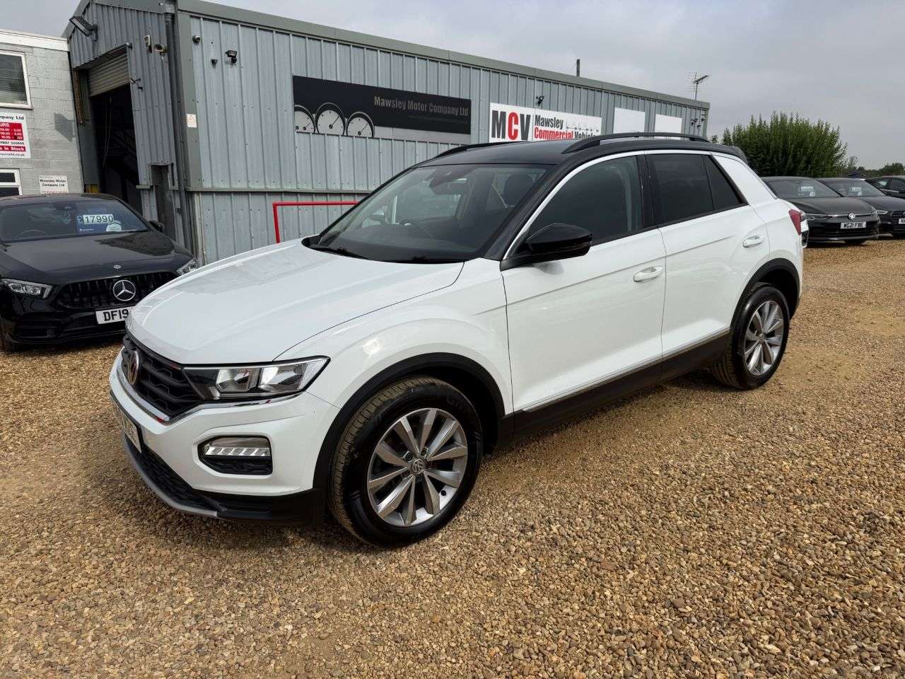 A 2018 VOLKSWAGEN T-ROC 1.0 TSI Design SUV 5dr Petrol Manual Euro 6 (s/s) (115 ps) A 2018 VOLKSWAGEN T-ROC 1.0 TSI Design SUV 5dr Petrol Manual Euro 6 (s/s) (115 ps)