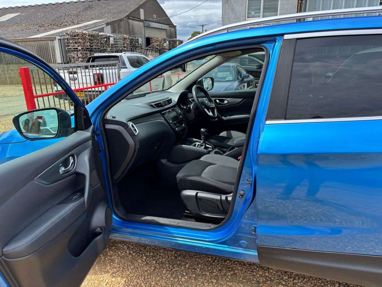 A 2019 NISSAN QASHQAI 1.3 DIG-T N-Connecta SUV 5dr Petrol Manual Euro 6 (s/s) (140 ps) A 2019 NISSAN QASHQAI 1.3 DIG-T N-Connecta SUV 5dr Petrol Manual Euro 6 (s/s) (140 ps)