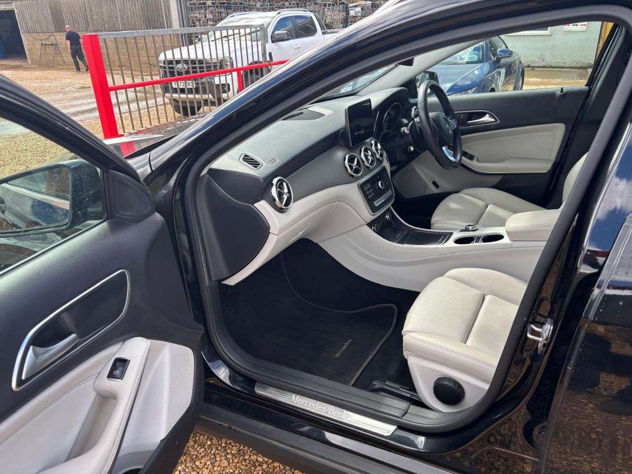 A 2018 MERCEDES-BENZ GLA 1.6 GLA200 Sport (Executive) SUV 5dr Petrol 7G-DCT Euro 6 (s/s) (156 ps) A 2018 MERCEDES-BENZ GLA 1.6 GLA200 Sport (Executive) SUV 5dr Petrol 7G-DCT Euro 6 (s/s) (156 ps)