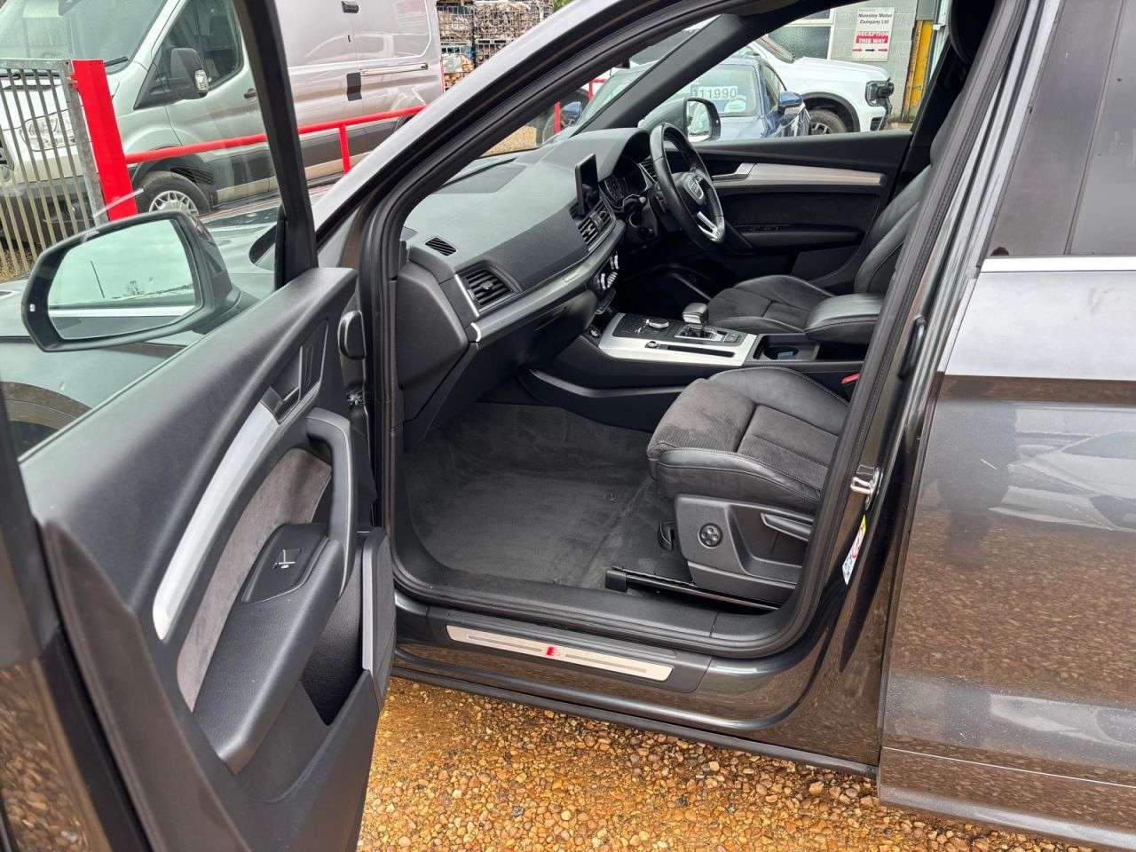A 2018 AUDI Q5 2.0 TDI 40 S line SUV 5dr Diesel S Tronic quattro Euro 6 (s/s) (190 ps) A 2018 AUDI Q5 2.0 TDI 40 S line SUV 5dr Diesel S Tronic quattro Euro 6 (s/s) (190 ps)