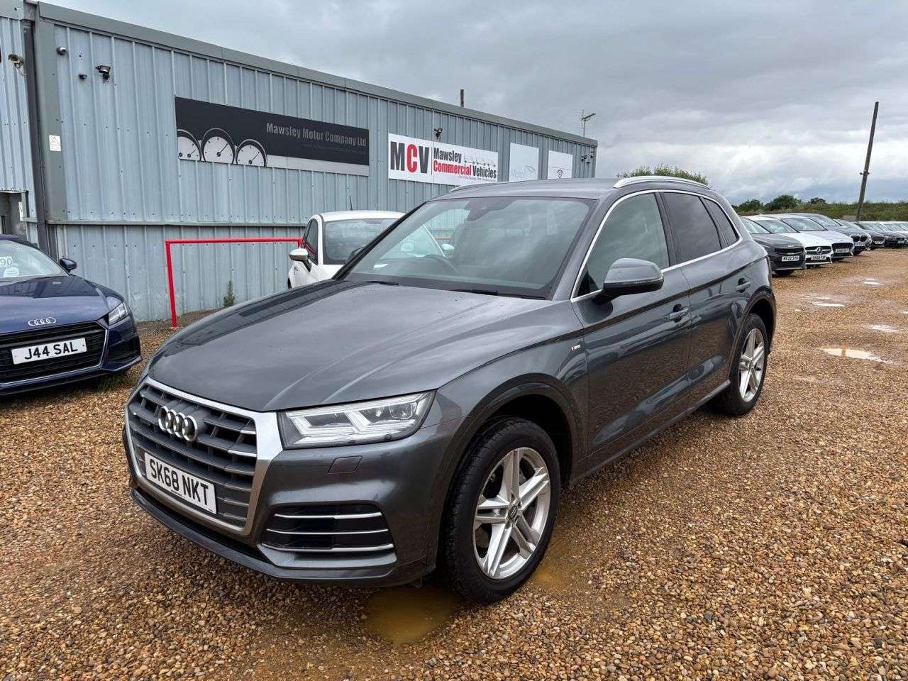 A 2018 AUDI Q5 2.0 TDI 40 S line SUV 5dr Diesel S Tronic quattro Euro 6 (s/s) (190 ps) A 2018 AUDI Q5 2.0 TDI 40 S line SUV 5dr Diesel S Tronic quattro Euro 6 (s/s) (190 ps)