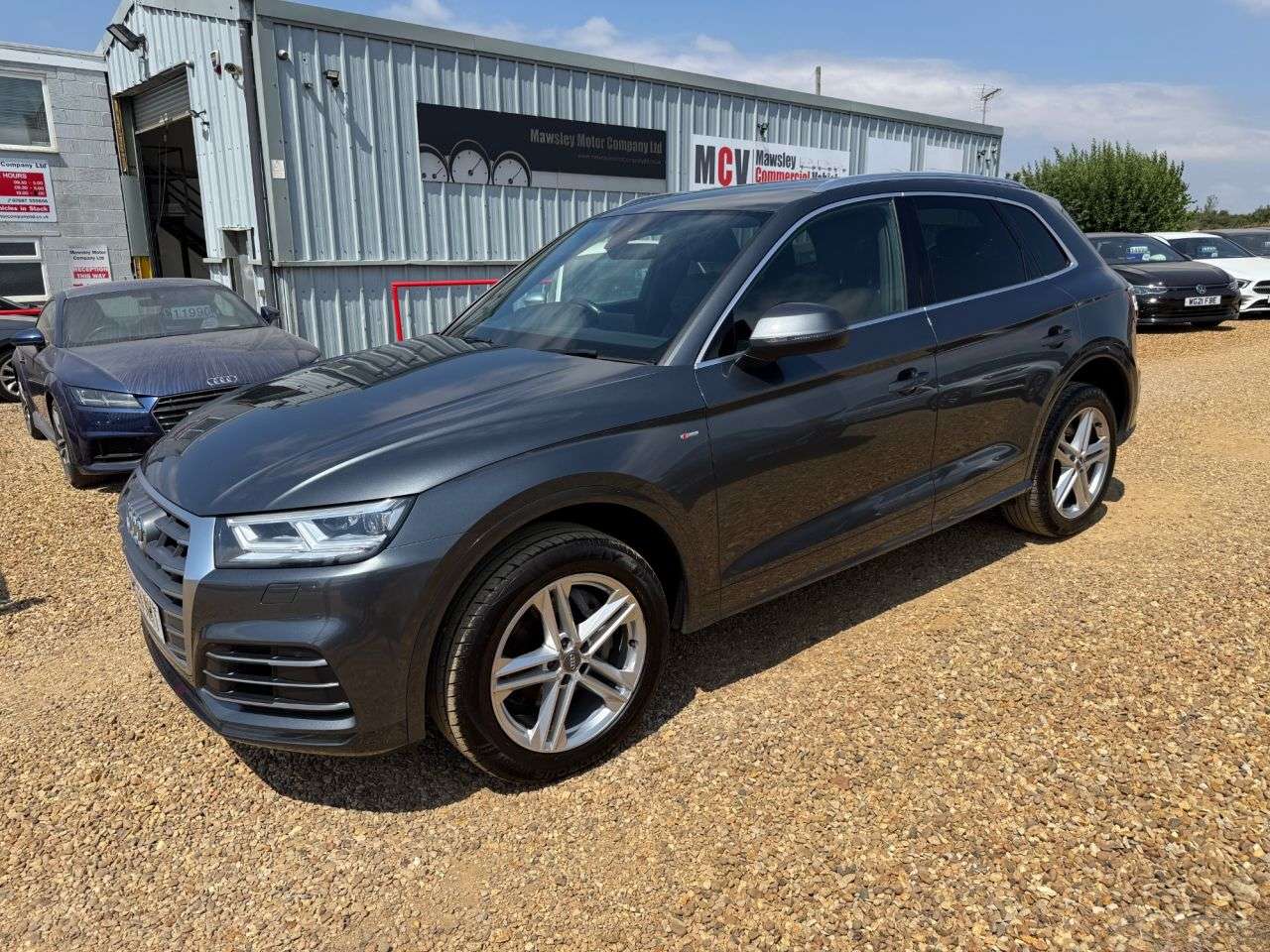 A 2018 AUDI Q5 2.0 TDI 40 S line SUV 5dr Diesel S Tronic quattro Euro 6 (s/s) (190 ps) A 2018 AUDI Q5 2.0 TDI 40 S line SUV 5dr Diesel S Tronic quattro Euro 6 (s/s) (190 ps)