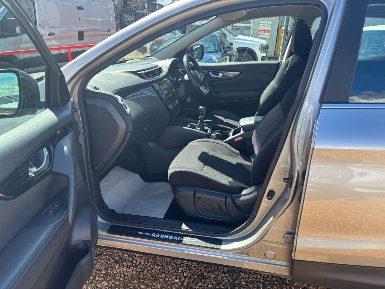 A 2019 NISSAN QASHQAI 1.3 DIG-T Acenta Premium SUV 5dr Petrol Manual Euro 6 (s/s) (140 ps) A 2019 NISSAN QASHQAI 1.3 DIG-T Acenta Premium SUV 5dr Petrol Manual Euro 6 (s/s) (140 ps)