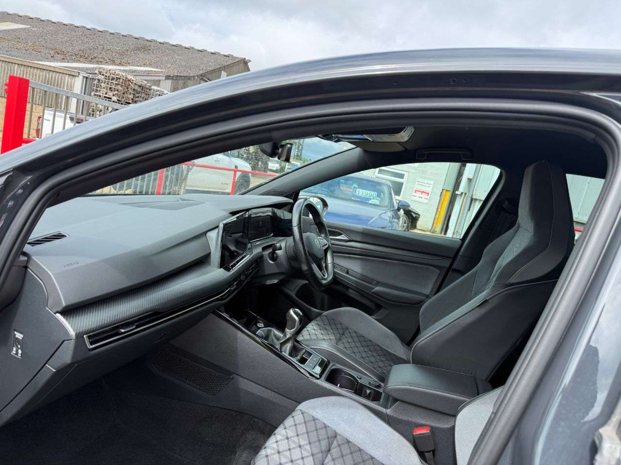 A 2023 VOLKSWAGEN GOLF 1.5 TSI R-Line Hatchback 5dr Petrol Manual Euro 6 (s/s) (130 ps) A 2023 VOLKSWAGEN GOLF 1.5 TSI R-Line Hatchback 5dr Petrol Manual Euro 6 (s/s) (130 ps)