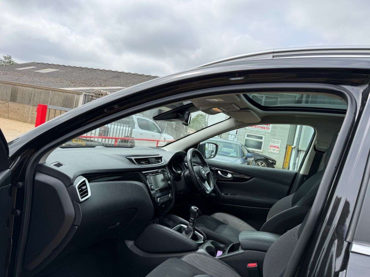 A 2021 NISSAN QASHQAI 1.3 DIG-T N-Connecta SUV 5dr Petrol Manual Euro 6 (s/s) (140 ps) A 2021 NISSAN QASHQAI 1.3 DIG-T N-Connecta SUV 5dr Petrol Manual Euro 6 (s/s) (140 ps)
