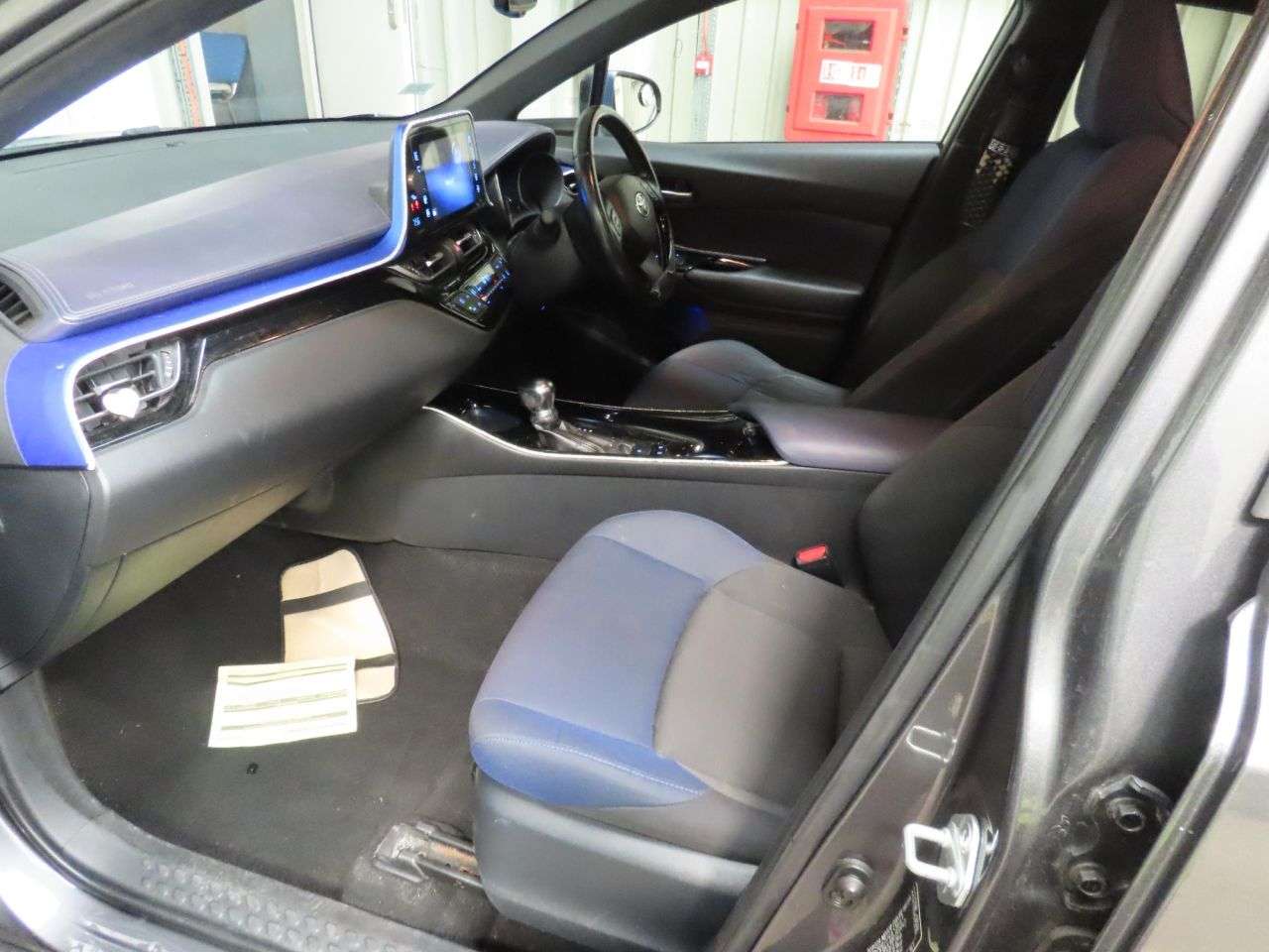 A 2018 TOYOTA C-HR 1.8 VVT-h Dynamic SUV 5dr Petrol Hybrid CVT Euro 6 (s/s) (122 ps) A 2018 TOYOTA C-HR 1.8 VVT-h Dynamic SUV 5dr Petrol Hybrid CVT Euro 6 (s/s) (122 ps)