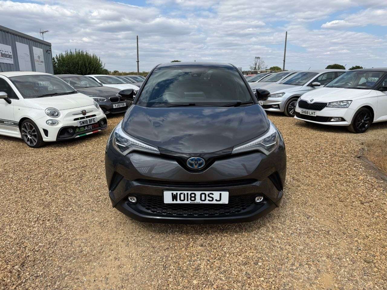A 2018 TOYOTA C-HR 1.8 VVT-h Dynamic SUV 5dr Petrol Hybrid CVT Euro 6 (s/s) (122 ps) A 2018 TOYOTA C-HR 1.8 VVT-h Dynamic SUV 5dr Petrol Hybrid CVT Euro 6 (s/s) (122 ps)
