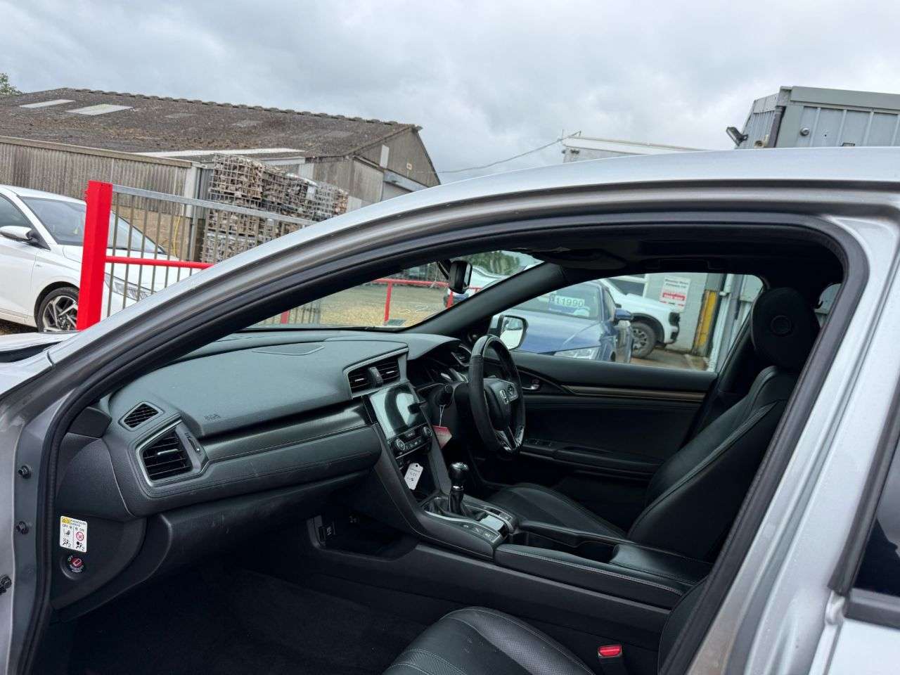 A 2019 HONDA CIVIC 1.5 VTEC Turbo Prestige Hatchback 5dr Petrol Manual Euro 6 (s/s) (182 ps) A 2019 HONDA CIVIC 1.5 VTEC Turbo Prestige Hatchback 5dr Petrol Manual Euro 6 (s/s) (182 ps)