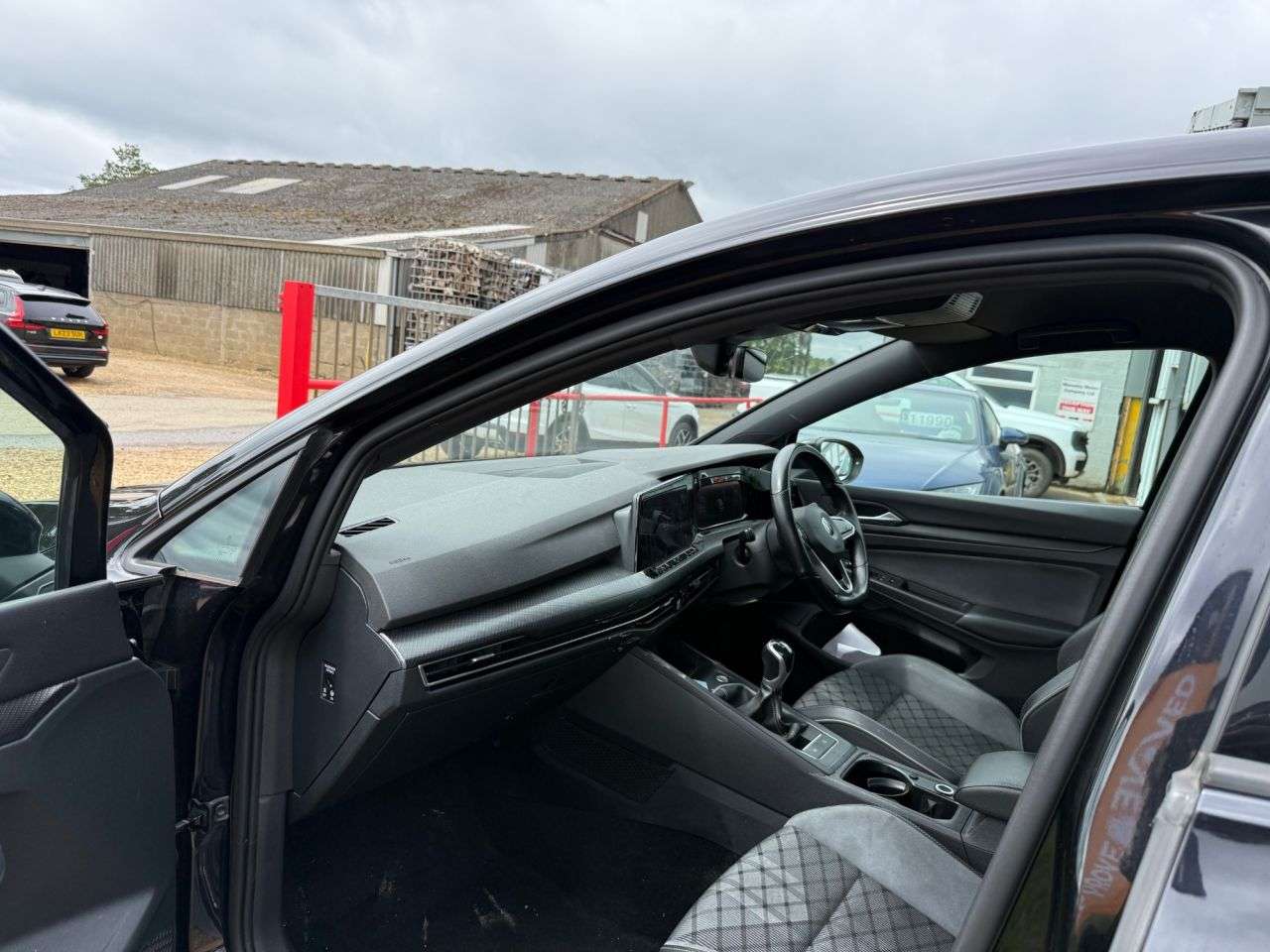 A 2021 VOLKSWAGEN GOLF 1.5 TSI R-Line Hatchback 5dr Petrol Manual Euro 6 (s/s) (150 ps) A 2021 VOLKSWAGEN GOLF 1.5 TSI R-Line Hatchback 5dr Petrol Manual Euro 6 (s/s) (150 ps)