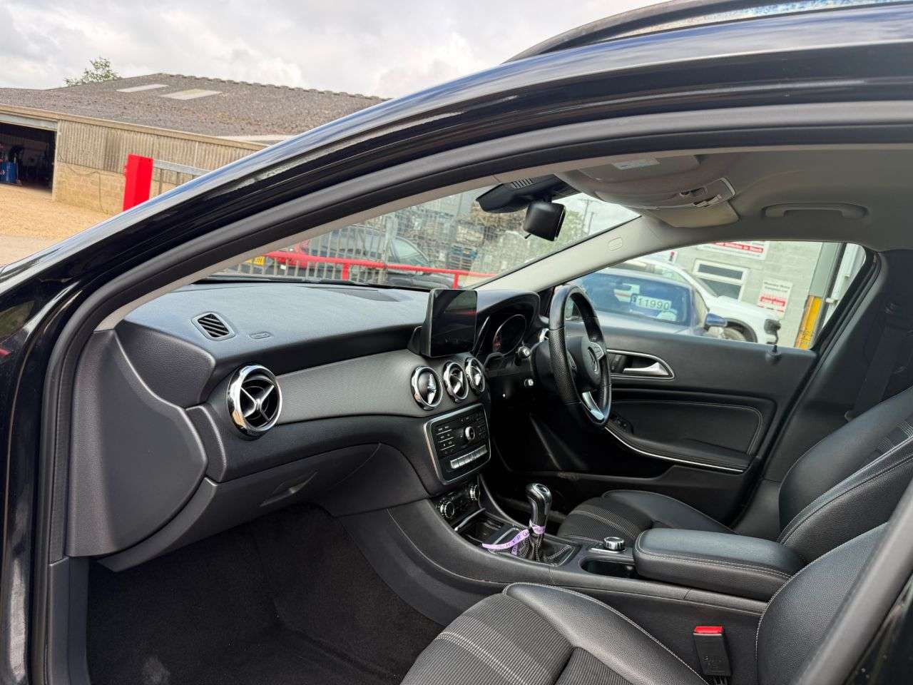 A 2019 MERCEDES-BENZ GLA 1.6 GLA180 Urban Edition SUV 5dr Petrol Manual Euro 6 (s/s) (122 ps) A 2019 MERCEDES-BENZ GLA 1.6 GLA180 Urban Edition SUV 5dr Petrol Manual Euro 6 (s/s) (122 ps)