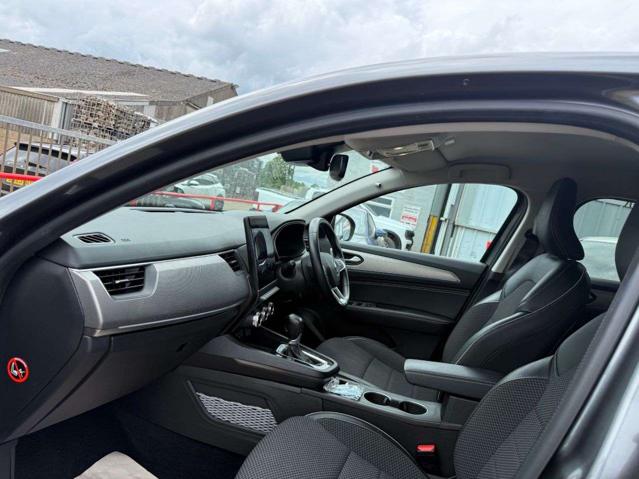 A 2022 RENAULT ARKANA 1.6 E-TECH techno SUV 5dr Petrol Hybrid Auto 2WD Euro 6 (s/s) (145 ps) A 2022 RENAULT ARKANA 1.6 E-TECH techno SUV 5dr Petrol Hybrid Auto 2WD Euro 6 (s/s) (145 ps)
