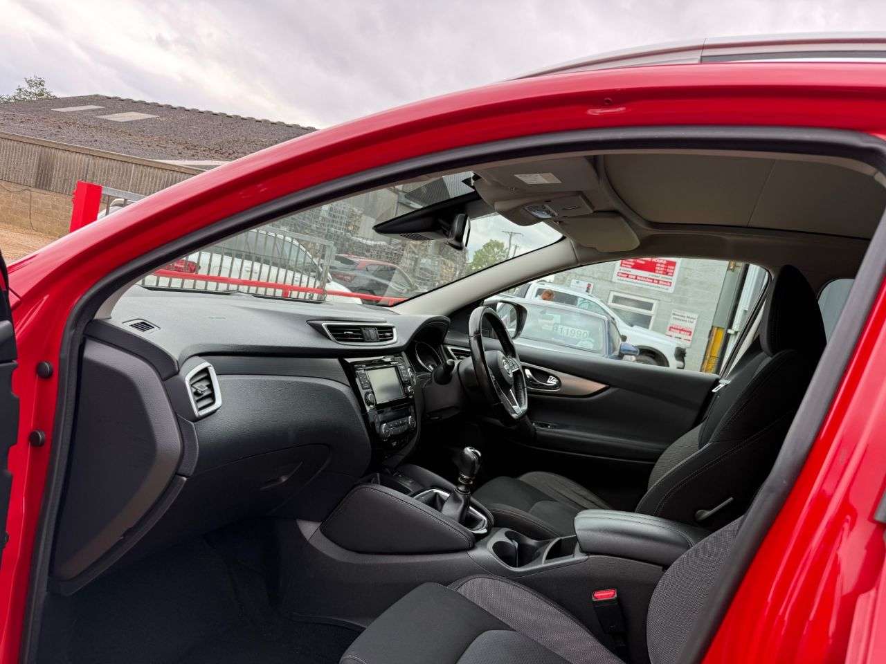 A 2019 NISSAN QASHQAI 1.3 DIG-T N-Connecta SUV 5dr Petrol Manual Euro 6 (s/s) (140 ps) A 2019 NISSAN QASHQAI 1.3 DIG-T N-Connecta SUV 5dr Petrol Manual Euro 6 (s/s) (140 ps)