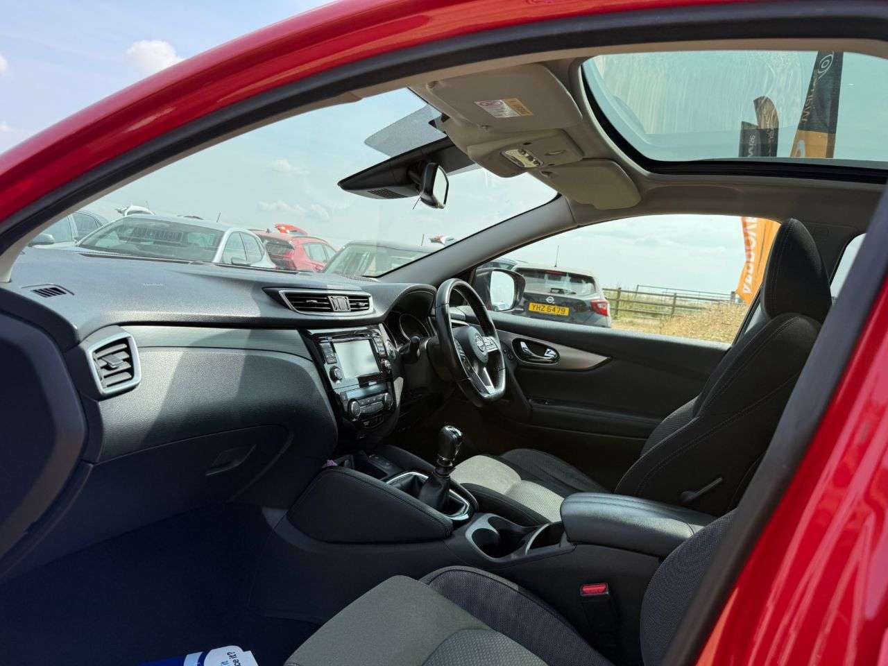 A 2019 NISSAN QASHQAI 1.3 DIG-T N-Connecta SUV 5dr Petrol Manual Euro 6 (s/s) (140 ps) A 2019 NISSAN QASHQAI 1.3 DIG-T N-Connecta SUV 5dr Petrol Manual Euro 6 (s/s) (140 ps)