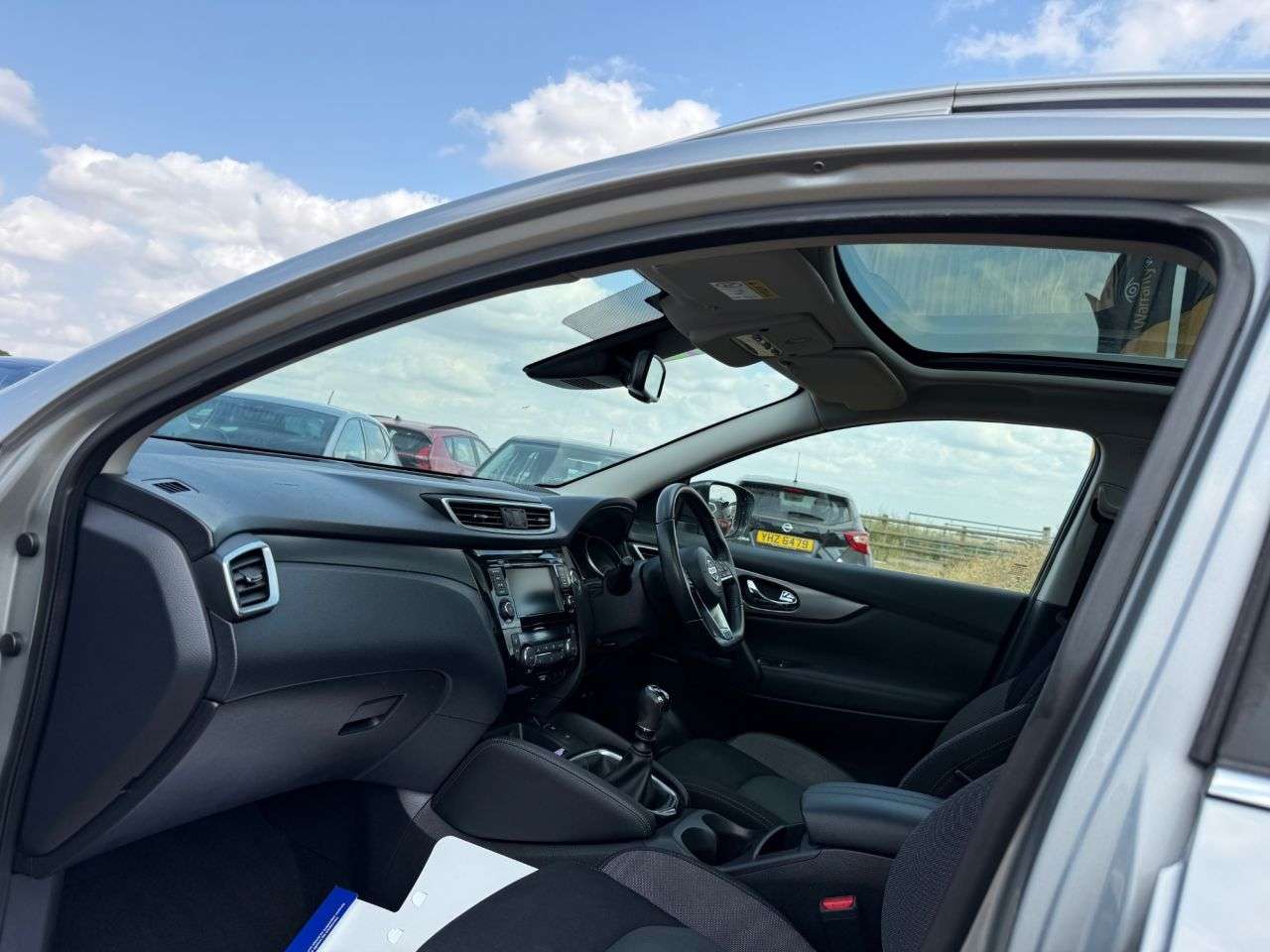 A 2019 NISSAN QASHQAI 1.5 dCi N-Connecta SUV 5dr Diesel Manual Euro 6 (s/s) (115 ps) A 2019 NISSAN QASHQAI 1.5 dCi N-Connecta SUV 5dr Diesel Manual Euro 6 (s/s) (115 ps)
