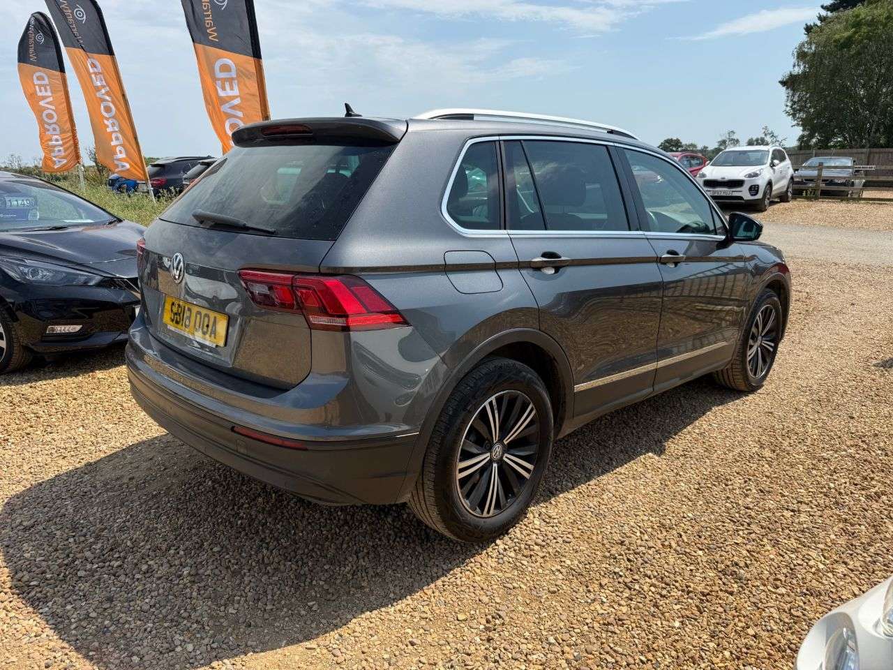 A 2018 VOLKSWAGEN TIGUAN 2.0 TDI SE Navigation SUV 5dr Diesel Manual Euro 6 (s/s) (150 ps) A 2018 VOLKSWAGEN TIGUAN 2.0 TDI SE Navigation SUV 5dr Diesel Manual Euro 6 (s/s) (150 ps)