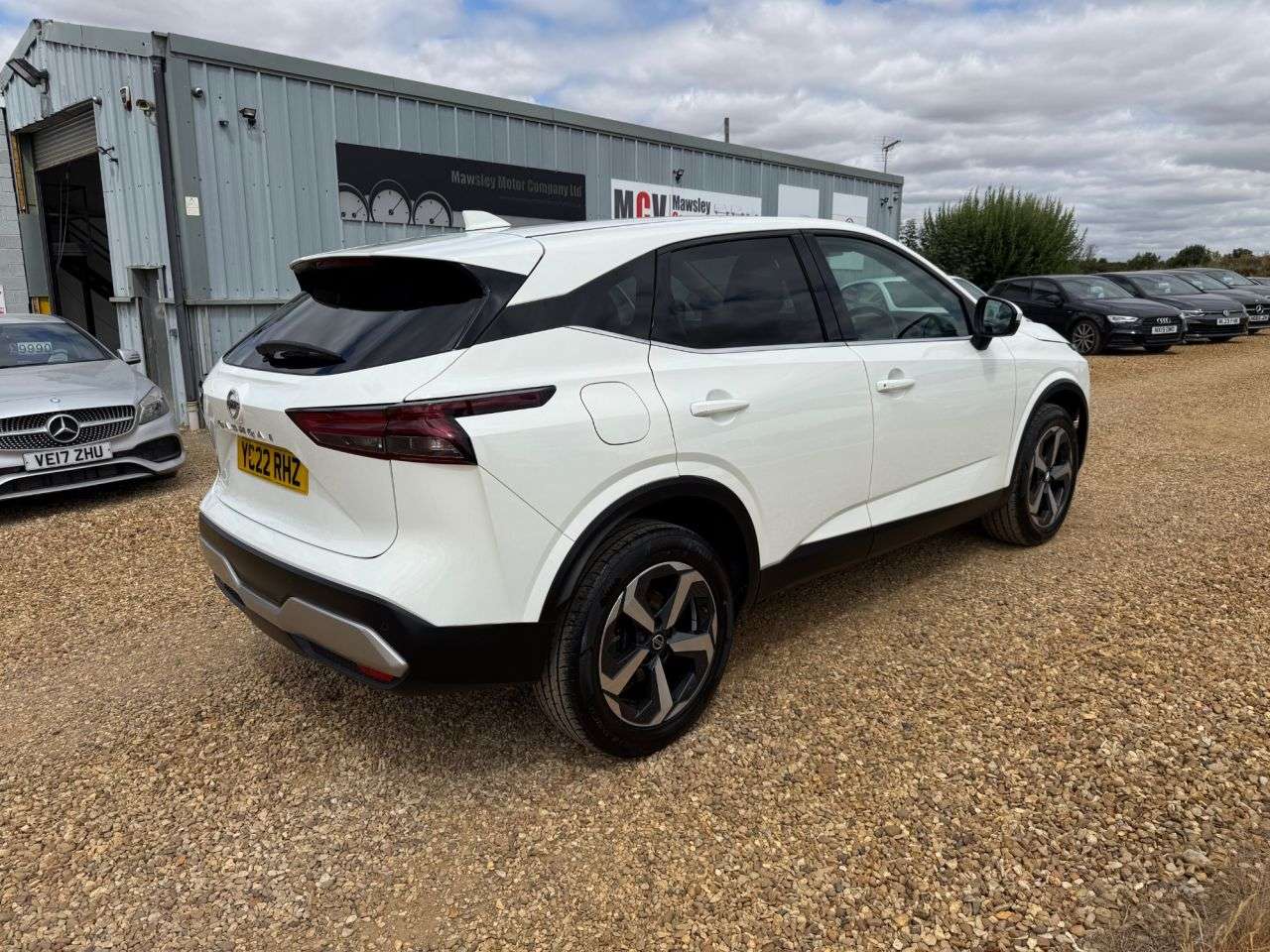 A 2022 NISSAN QASHQAI 1.3 DIG-T MHEV N-Connecta SUV 5dr Petrol Hybrid Manual Euro 6 (s/s) (140 ps A 2022 NISSAN QASHQAI 1.3 DIG-T MHEV N-Connecta SUV 5dr Petrol Hybrid Manual Euro 6 (s/s) (140 ps