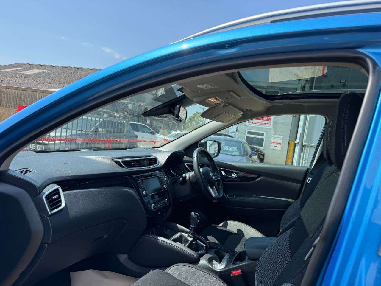 A 2019 NISSAN QASHQAI 1.3 DIG-T N-Connecta SUV 5dr Petrol Manual Euro 6 (s/s) (140 ps) A 2019 NISSAN QASHQAI 1.3 DIG-T N-Connecta SUV 5dr Petrol Manual Euro 6 (s/s) (140 ps)