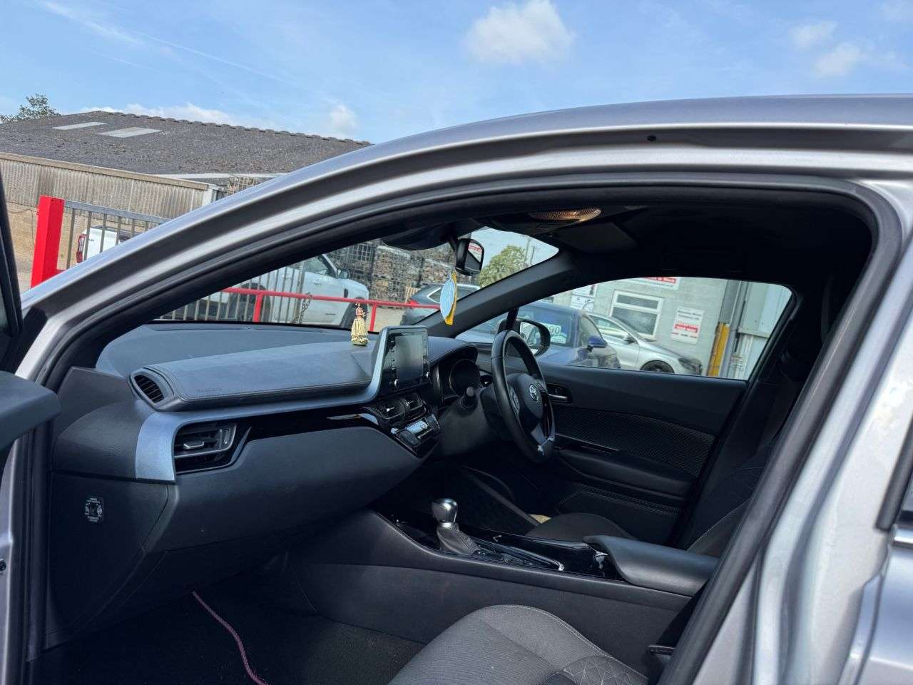A 2020 TOYOTA C-HR 1.8 VVT-h Design SUV 5dr Petrol Hybrid CVT Euro 6 (s/s) (122 ps) A 2020 TOYOTA C-HR 1.8 VVT-h Design SUV 5dr Petrol Hybrid CVT Euro 6 (s/s) (122 ps)