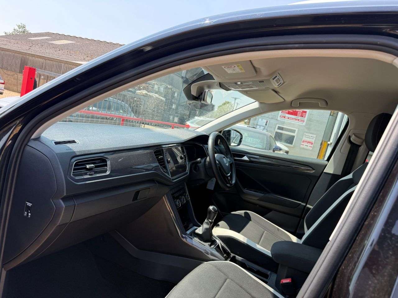 A 2018 VOLKSWAGEN T-ROC 1.6 TDI SEL SUV 5dr Diesel Manual Euro 6 (s/s) (115 ps) A 2018 VOLKSWAGEN T-ROC 1.6 TDI SEL SUV 5dr Diesel Manual Euro 6 (s/s) (115 ps)