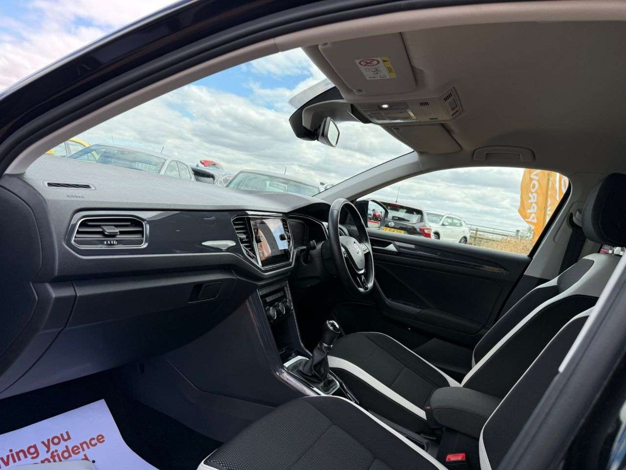 A 2018 VOLKSWAGEN T-ROC 1.6 TDI SEL SUV 5dr Diesel Manual Euro 6 (s/s) (115 ps) A 2018 VOLKSWAGEN T-ROC 1.6 TDI SEL SUV 5dr Diesel Manual Euro 6 (s/s) (115 ps)