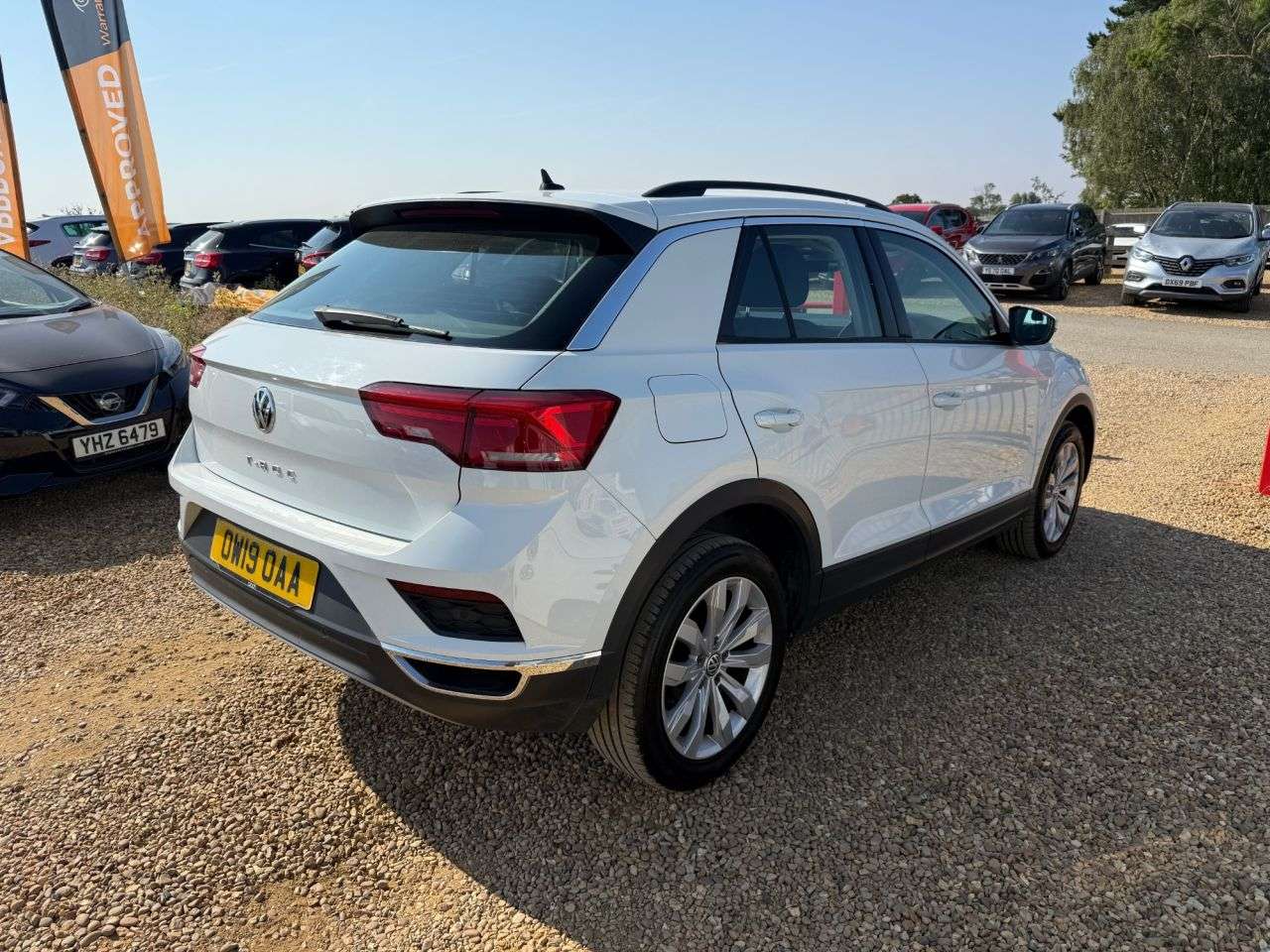 A 2019 VOLKSWAGEN T-ROC 1.6 TDI SE SUV 5dr Diesel Manual Euro 6 (s/s) (115 ps) A 2019 VOLKSWAGEN T-ROC 1.6 TDI SE SUV 5dr Diesel Manual Euro 6 (s/s) (115 ps)