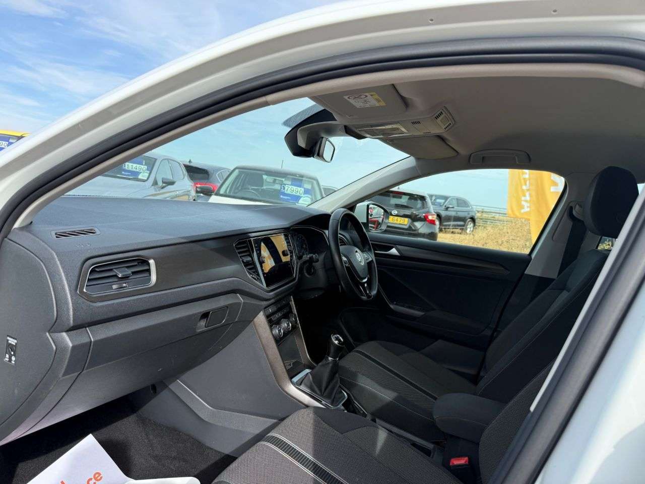 A 2019 VOLKSWAGEN T-ROC 1.6 TDI SE SUV 5dr Diesel Manual Euro 6 (s/s) (115 ps) A 2019 VOLKSWAGEN T-ROC 1.6 TDI SE SUV 5dr Diesel Manual Euro 6 (s/s) (115 ps)