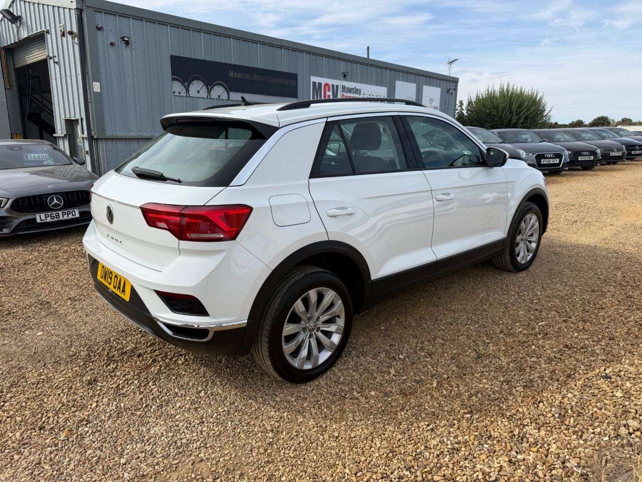 A 2019 VOLKSWAGEN T-ROC 1.6 TDI SE SUV 5dr Diesel Manual Euro 6 (s/s) (115 ps) A 2019 VOLKSWAGEN T-ROC 1.6 TDI SE SUV 5dr Diesel Manual Euro 6 (s/s) (115 ps)