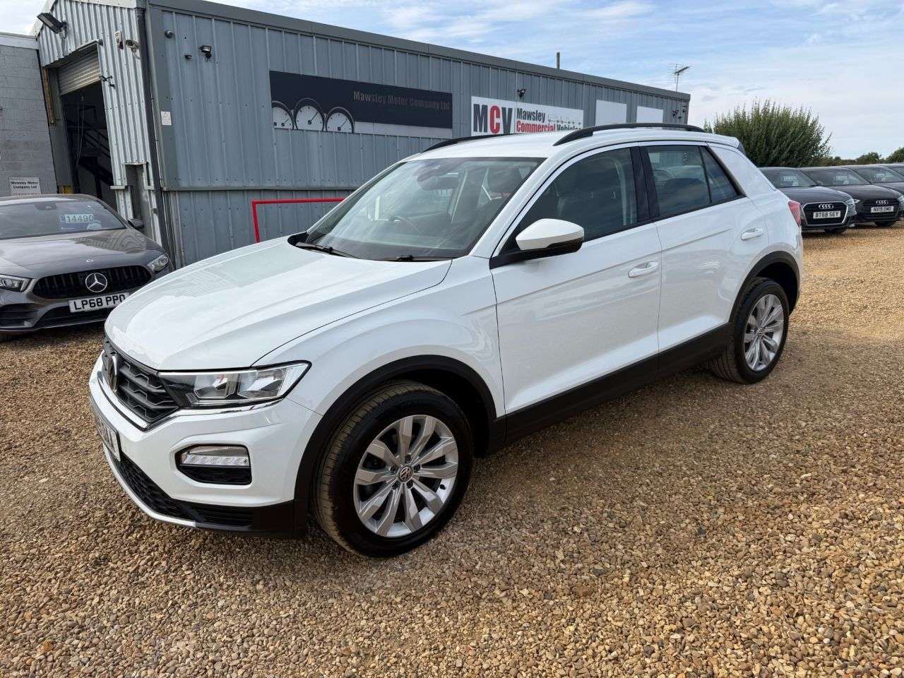 A 2019 VOLKSWAGEN T-ROC 1.6 TDI SE SUV 5dr Diesel Manual Euro 6 (s/s) (115 ps) A 2019 VOLKSWAGEN T-ROC 1.6 TDI SE SUV 5dr Diesel Manual Euro 6 (s/s) (115 ps)