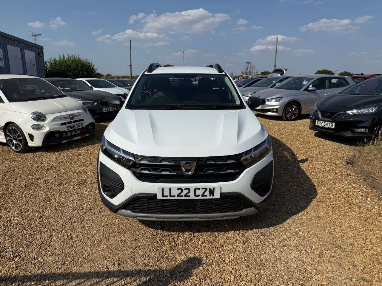 A 2022 DACIA SANDERO STEPWAY 1.0 TCe Essential Hatchback 5dr Petrol Manual Euro 6 (s/s) (90 ps) A 2022 DACIA SANDERO STEPWAY 1.0 TCe Essential Hatchback 5dr Petrol Manual Euro 6 (s/s) (90 ps)