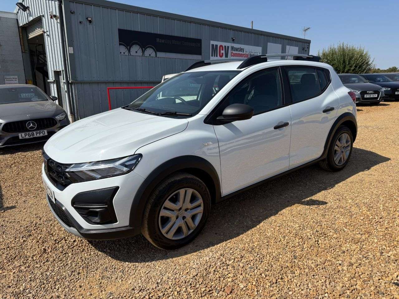 A 2022 DACIA SANDERO STEPWAY 1.0 TCe Essential Hatchback 5dr Petrol Manual Euro 6 (s/s) (90 ps) A 2022 DACIA SANDERO STEPWAY 1.0 TCe Essential Hatchback 5dr Petrol Manual Euro 6 (s/s) (90 ps)