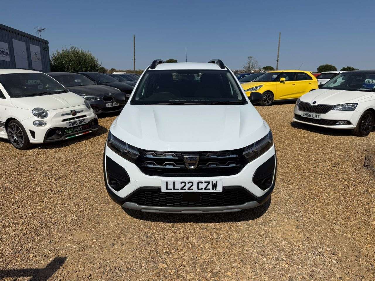 A 2022 DACIA SANDERO STEPWAY 1.0 TCe Essential Hatchback 5dr Petrol Manual Euro 6 (s/s) (90 ps) A 2022 DACIA SANDERO STEPWAY 1.0 TCe Essential Hatchback 5dr Petrol Manual Euro 6 (s/s) (90 ps)