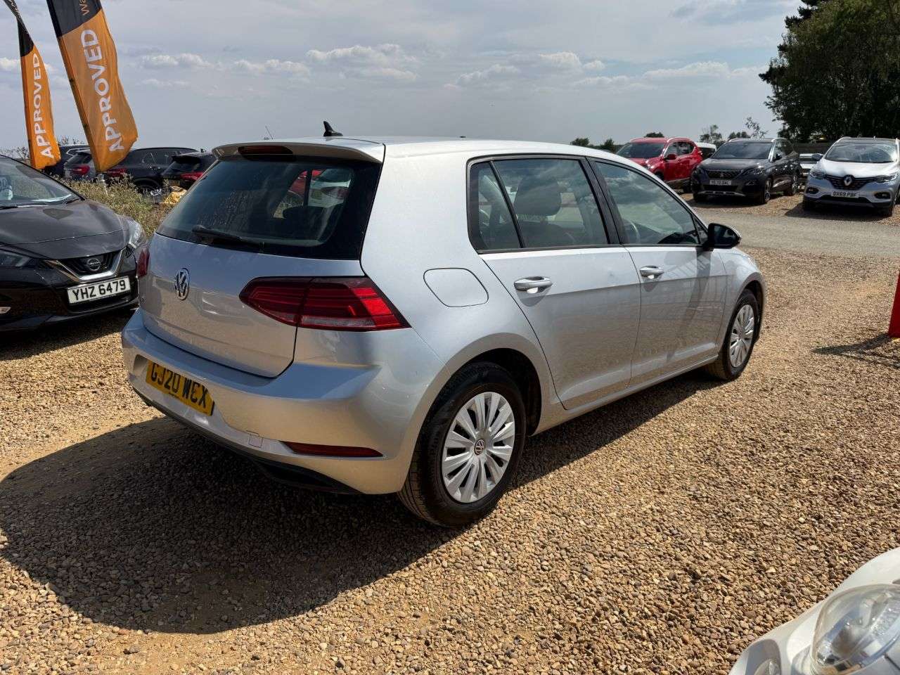 A 2020 VOLKSWAGEN GOLF 1.6 TDI S Hatchback 5dr Diesel Manual Euro 6 (s/s) (115 ps) A 2020 VOLKSWAGEN GOLF 1.6 TDI S Hatchback 5dr Diesel Manual Euro 6 (s/s) (115 ps)