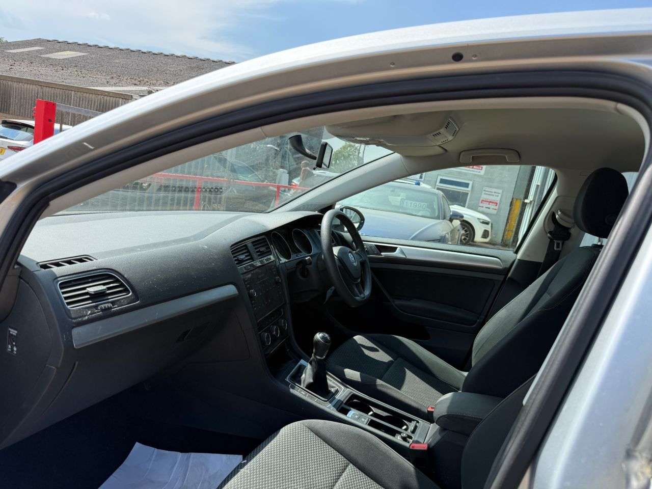 A 2020 VOLKSWAGEN GOLF 1.6 TDI S Hatchback 5dr Diesel Manual Euro 6 (s/s) (115 ps) A 2020 VOLKSWAGEN GOLF 1.6 TDI S Hatchback 5dr Diesel Manual Euro 6 (s/s) (115 ps)